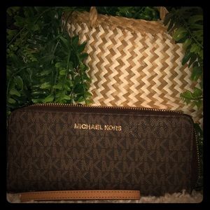Michael Kors wristlet